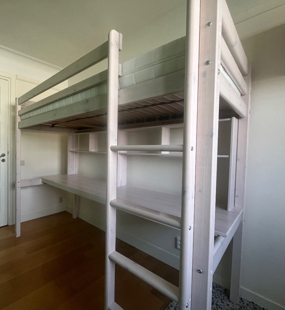 FLEXA Classic hoogslaper met riant bureau en IKEA matras, Huis en Inrichting, Slaapkamer | Stapelbedden en Hoogslapers, Ophalen