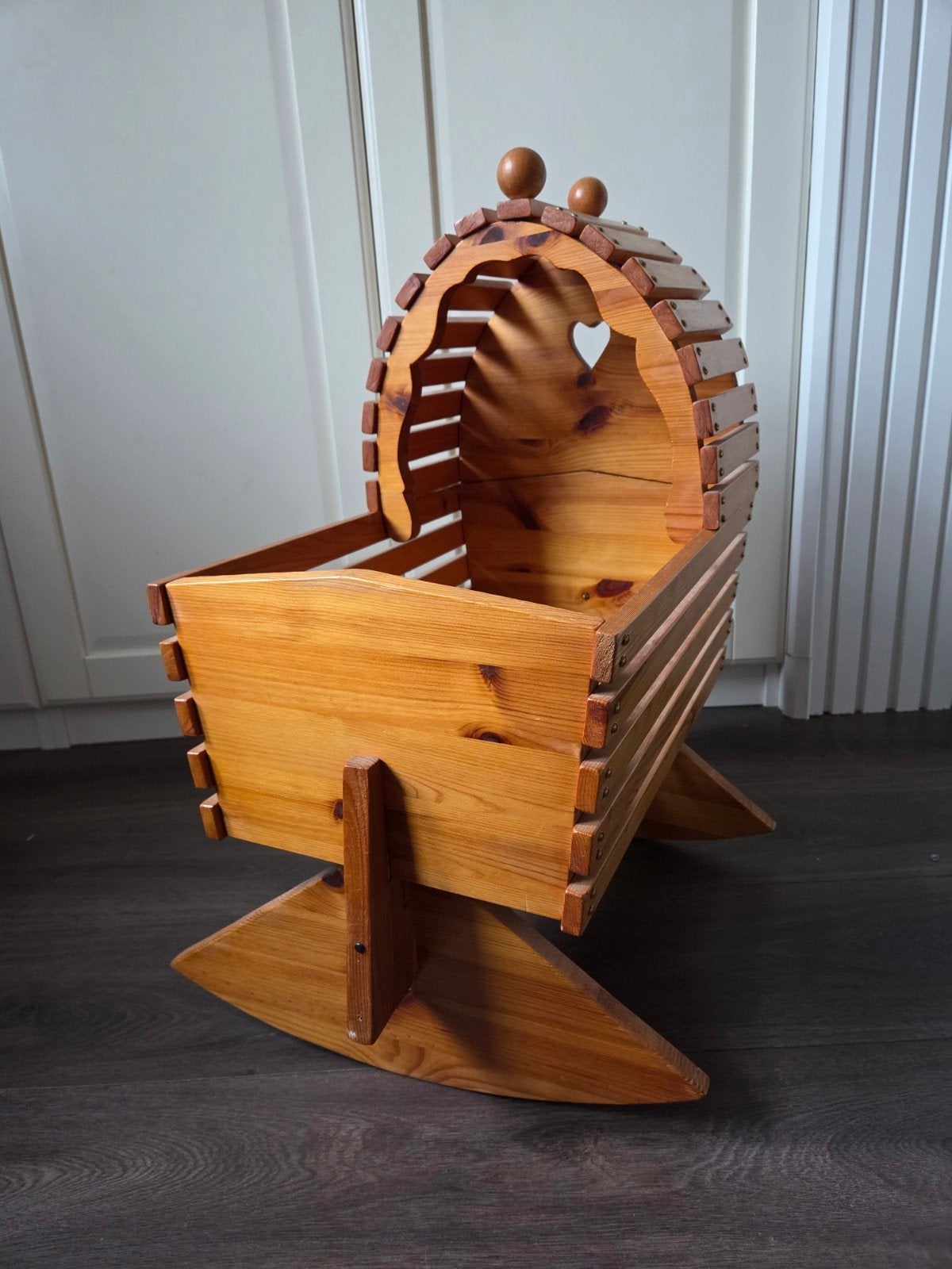 Vintage houten poppenwieg met matrasje, kussen en deken, Ophalen of Verzenden, Gebruikt, Overige typen