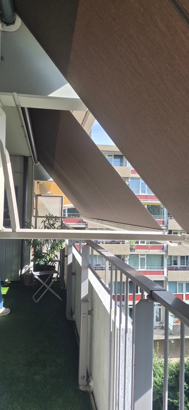 Twee uitvalschermen met elektrische bediening, Ophalen, Zo goed als nieuw, Uitvalscherm, Elektrisch