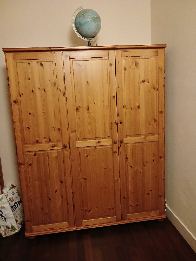 3-deurs Ikea kast, blank hout, grenen, Ophalen, Met deur(en), Gebruikt, 100 tot 150 cm
