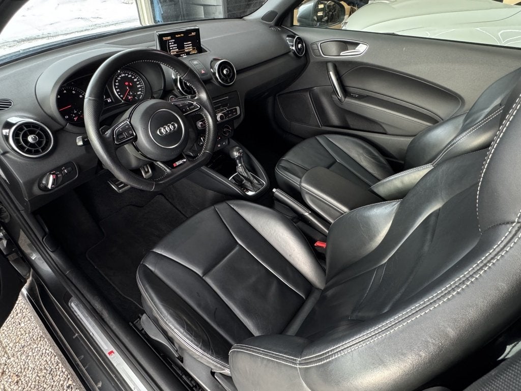 Audi A1 1.8 TFSI S-LINE / Automaat / Schaalstoelen / Stoelve, Auto's, Euro 6, 4 stoelen, 620 kg, Leder