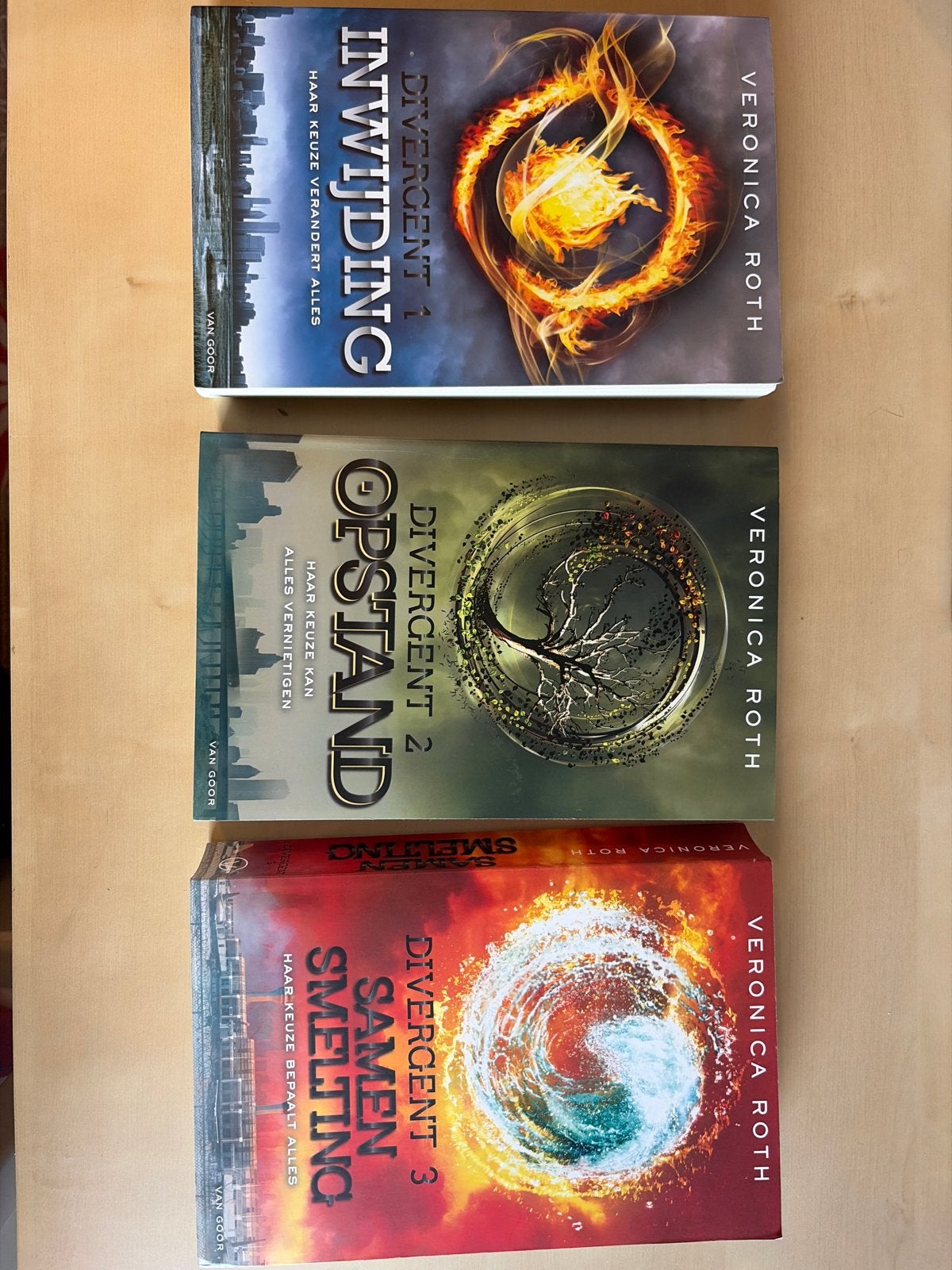 Divergent trilogie: Inwijding, Opstand, Samensmelting, Boeken, Ophalen of Verzenden, Zo goed als nieuw, Nederland