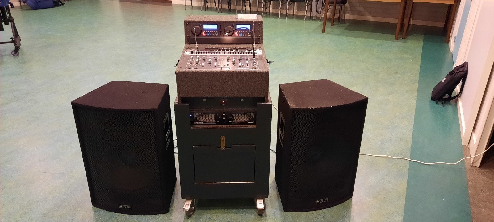 Complete Discotheek DJ Set met 2x 450W Skytec Speakers, Muziek en Instrumenten, Ophalen, Gebruikt