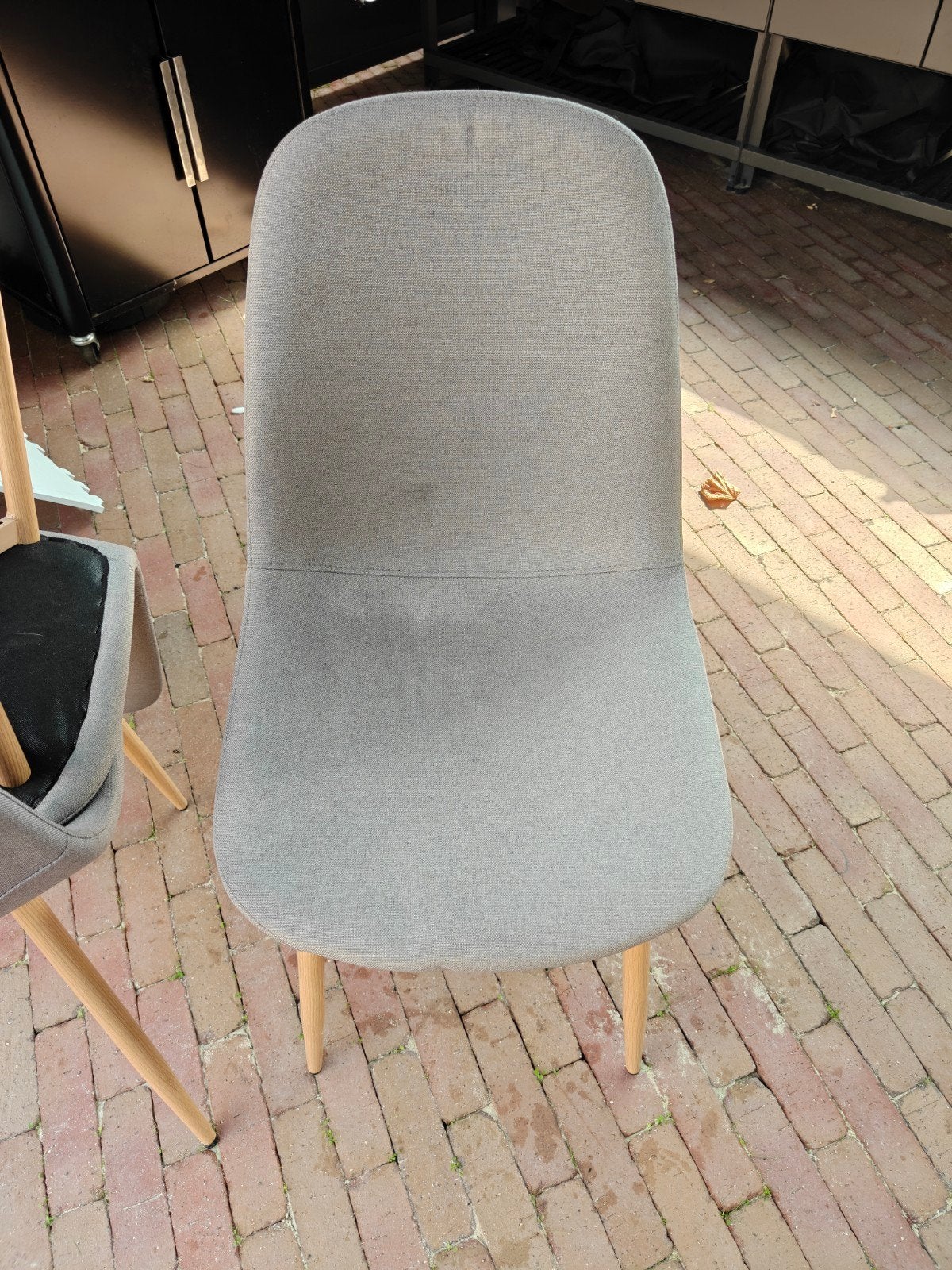 JYSK stoelen - Grijs stof met houten poten, Huis en Inrichting, Ophalen, Gebruikt, Twee, Modern, Scandinavisch