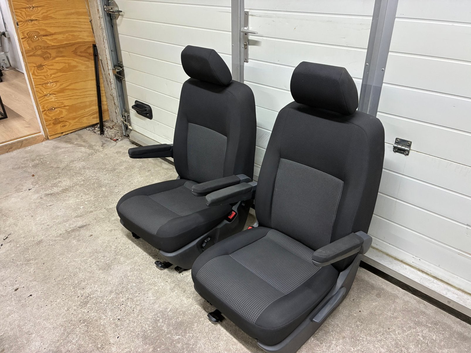 Foto 3 van Volkswagen Transporter T6 comfortstoelen DOUBLE GRID