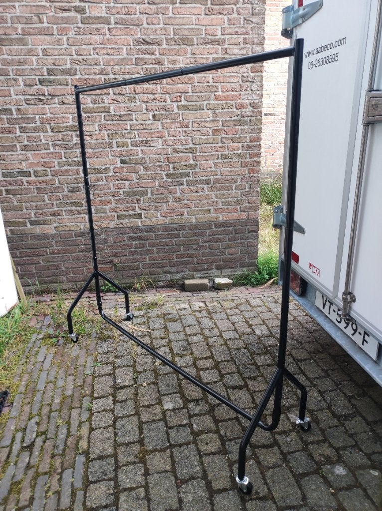 Matzwarte kledingrek, Ophalen, Met wielen, Zo goed als nieuw