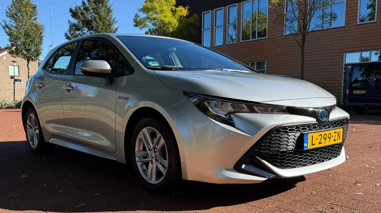 Foto 3 van Toyota Corolla 1.8 Hybrid Hatchback sports