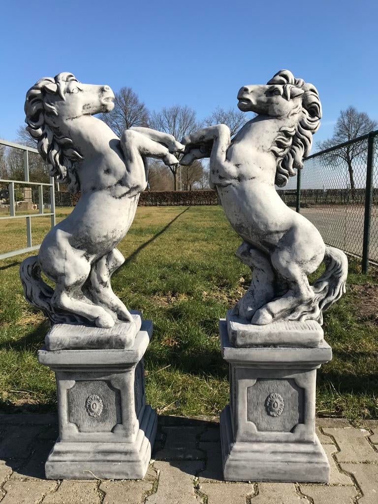 ‼️Paard 78 cm Paarden Hengst Springpaard Ruin warmbloedigen, Tuin en Terras, Tuinbeelden, Ophalen of Verzenden, Nieuw, Beton, Dierenbeeld