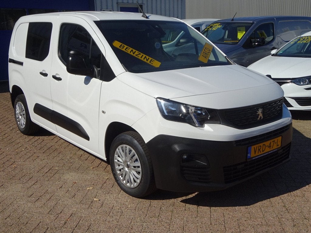 Peugeot Partner 1.2 PureTech Pro BENZINE AIRCO NAVI CRUISE C, Auto's, Bestelauto's, Voorwielaandrijving, Gebruikt, 1199 cc, Wit