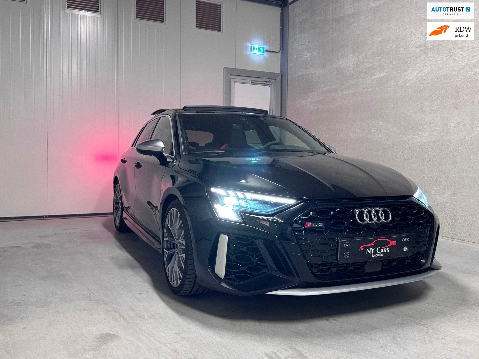 Audi RS3 Sportback 2.5 TFSI Quattro Pano|B&O|HuD|Keyless|RS, Auto's, Automaat, Dealer onderhouden, Gebruikt, Zwart