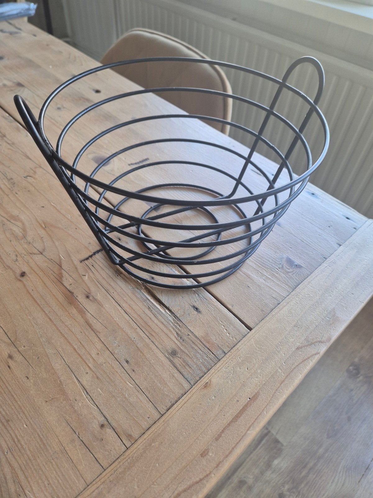 Zwarte metalen fruitschaal / aardappelmand, Schaal, Rond, Ophalen of Verzenden, Zo goed als nieuw