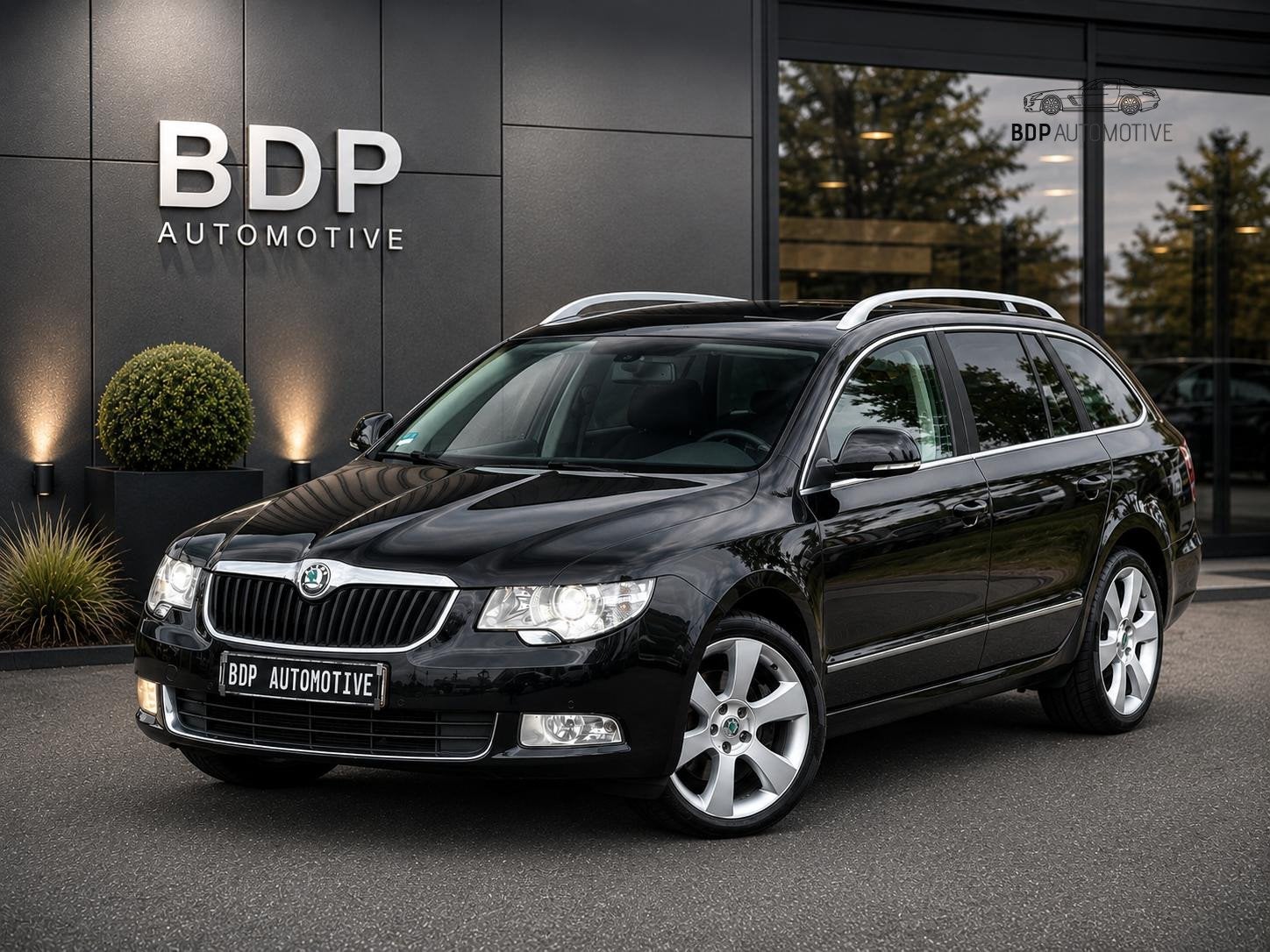 Skoda Superb Combi 2.0 TSI Elegance Automaat | Panoramadak |, Auto's, Skoda, Euro 5, Stof, Gebruikt, Zwart
