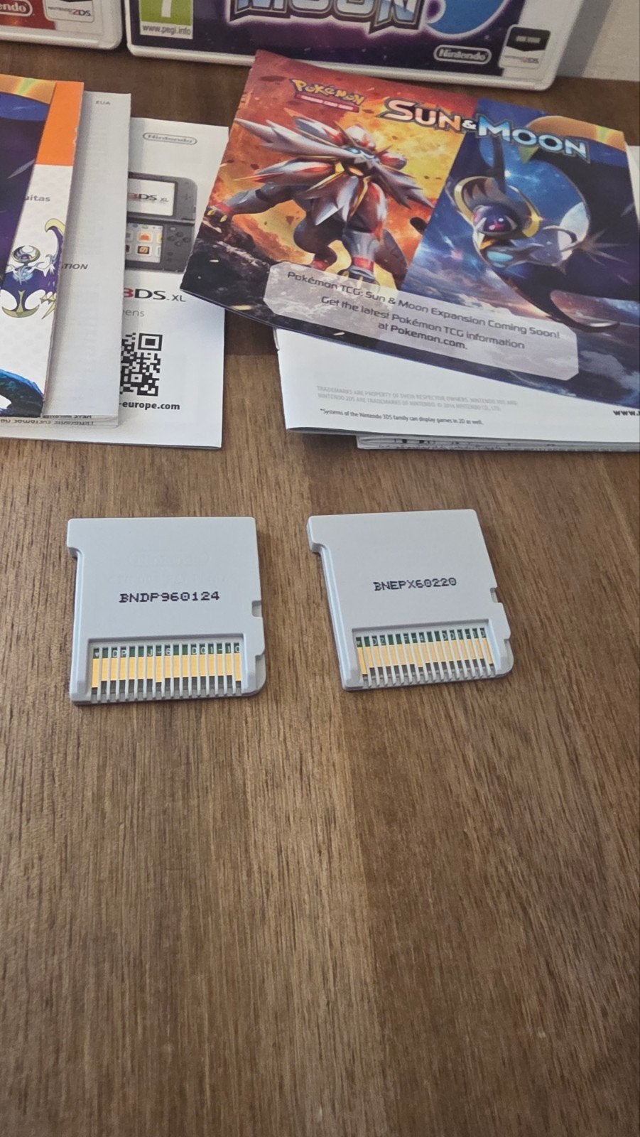 Pokémon Sun & Moon (Nintendo 3DS) - Compleet met doosjes, Spelcomputers en Games, Nintendo, Online, 1 speler, Zo goed als nieuw
