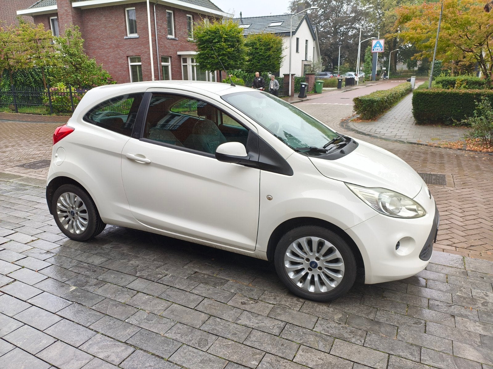 Ford Ka 1.2 51KW 2014  verkeerd in optimale staat, Auto's, Voorwielaandrijving, Dealer onderhouden, Verwarmde buitenspiegels, 1242 cc
