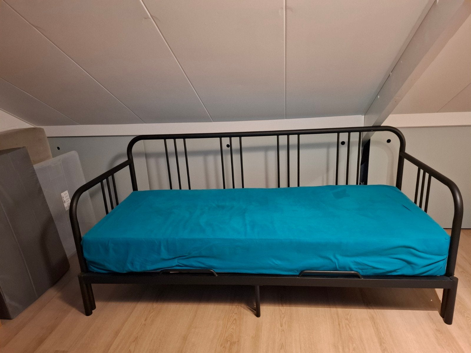 IKEA Fyresdal bedbank (een- en tweepersoons), Huis en Inrichting, Slaapkamer | Bedden, Ophalen, Verstelbaar, Zwart, Tweepersoons