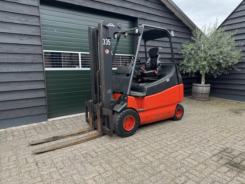 Linde E30 elektrische heftruck / vorkheftruck (bj 2005), Zakelijke goederen, Machines en Bouw | Heftrucks en Intern transport