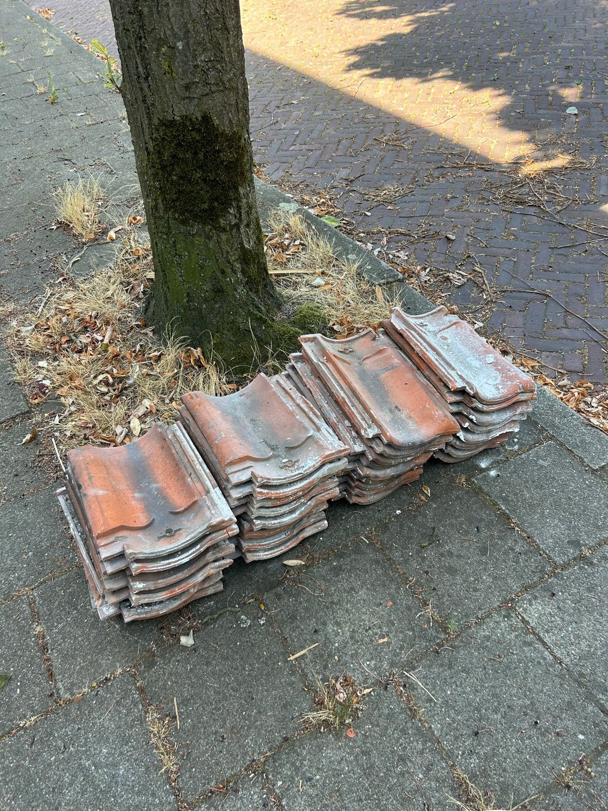 Gratis af te halen: Gebruikte dakpannen, Doe-het-zelf en Verbouw, Dakpannen en Dakbedekking, Ophalen, Steen of Klei, Dakpannen