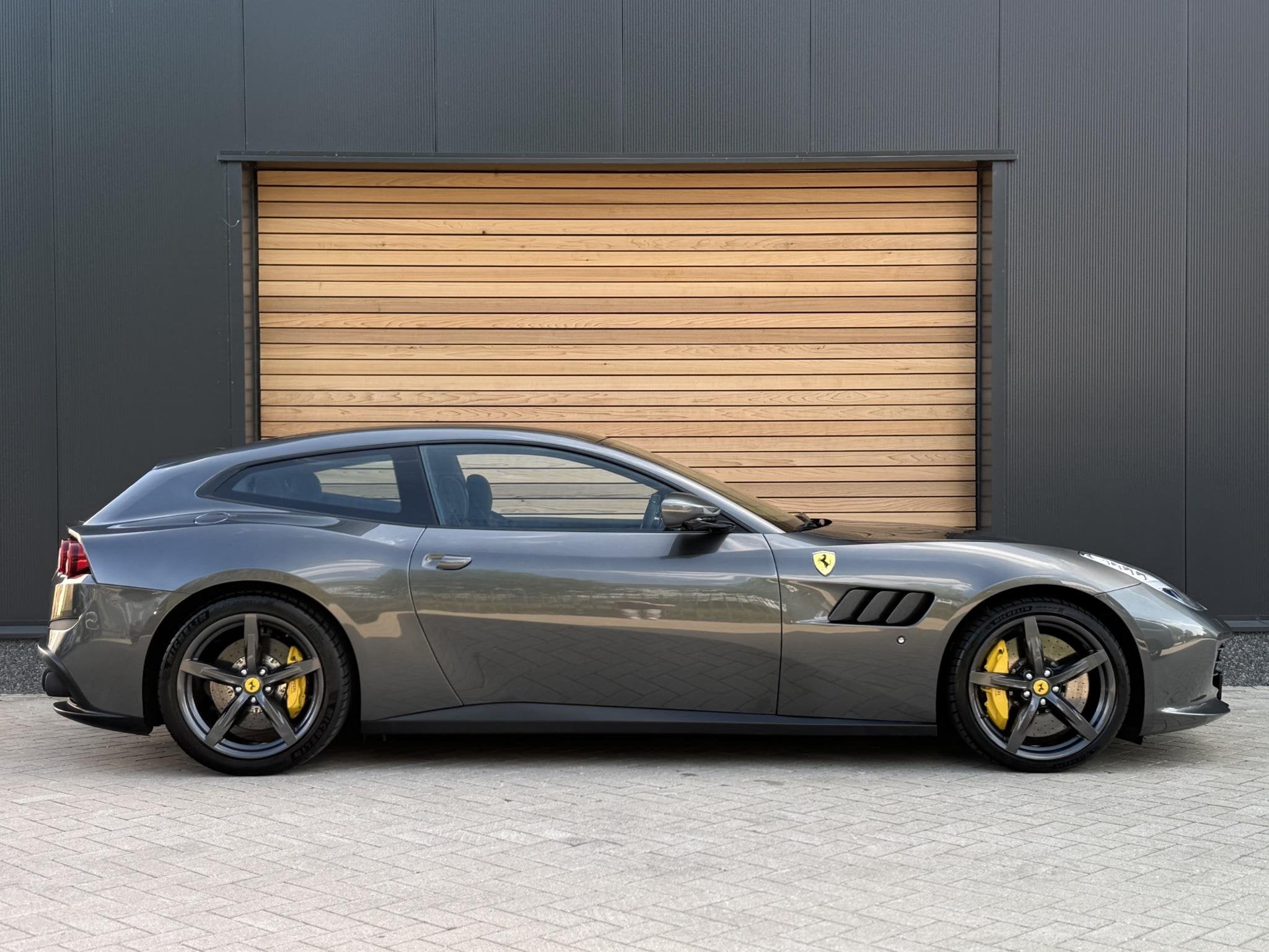 Ferrari GTC4Lusso T 3.9 V8 LIFT|PANO|P.DISPLAY|CARBON, Auto's, Ferrari, Automaat, Dealer onderhouden, Achterwielaandrijving, Leder