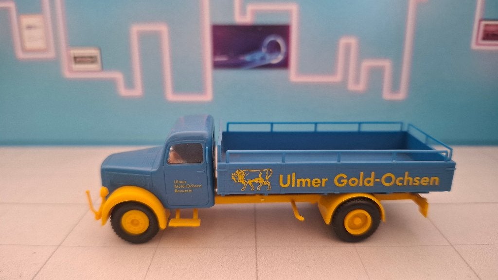 Brekina 1:87 Magirus-Deutz S 3500 drankenopbouw Ulmer, Hobby en Vrije tijd, Ophalen of Verzenden, Gebruikt, Bus of Vrachtwagen