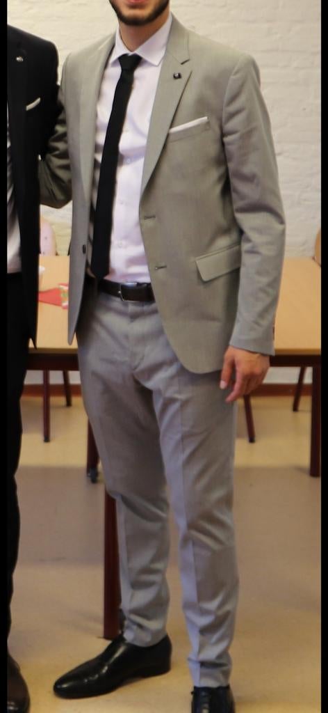 Zo goed als nieuw grijs Zara kostuumpak - Maat 48, Kleding | Heren, Zara, Maat 48/50 (M), Ophalen of Verzenden, Zo goed als nieuw