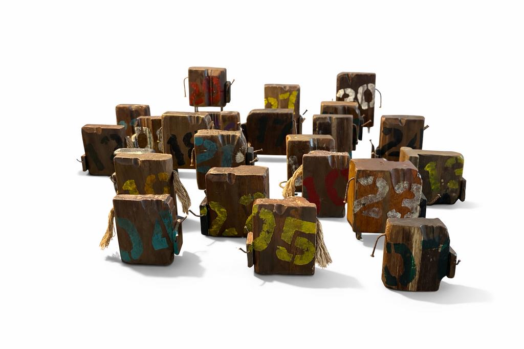 Wisenten - 30 jaar Kennemerland #1-30 - Sculpturen oud hout, Antiek en Kunst, Minder dan 20 cm, Ophalen of Verzenden, Beeld, Hout