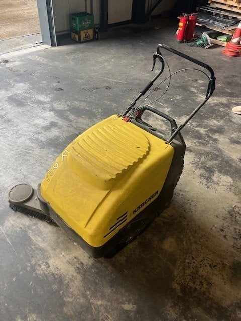 Handgestuurde veegmachine 750 XL, Ophalen, Gebruikt, Kärcher