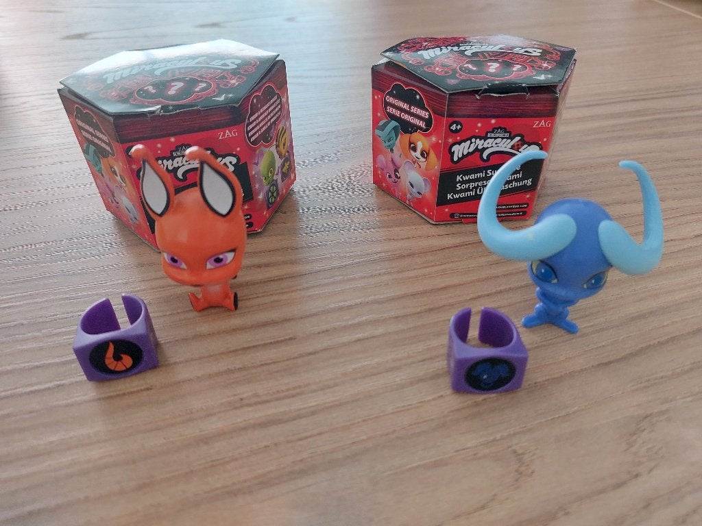 Miraculous 2 figuurtjes met ring, Ophalen of Verzenden, Zo goed als nieuw