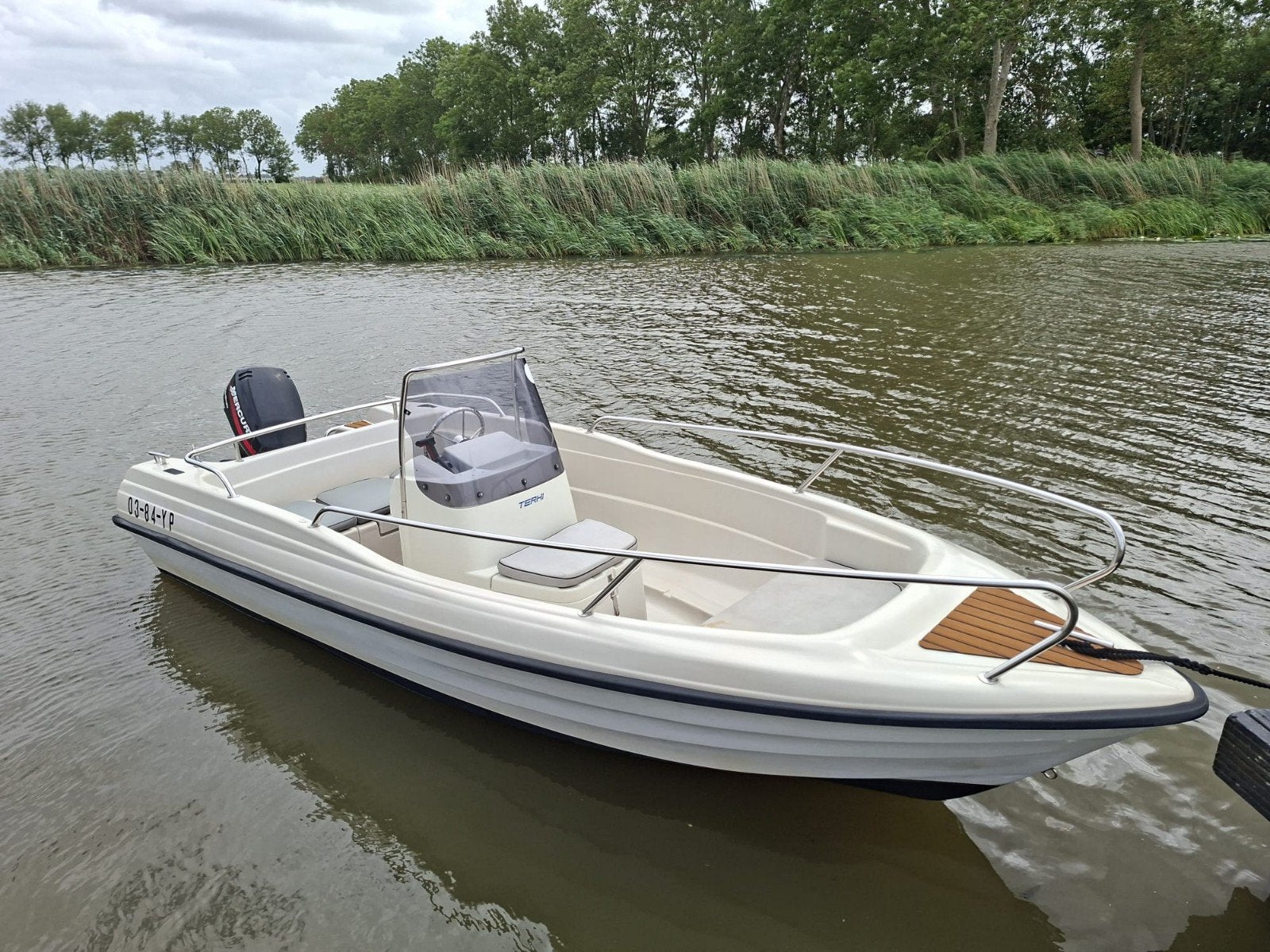 Nette Finse consoleboot met Mercury 30pk, Watersport en Boten, Consoleboot, Ophalen of Verzenden, Buitenboordmotor, Trailer