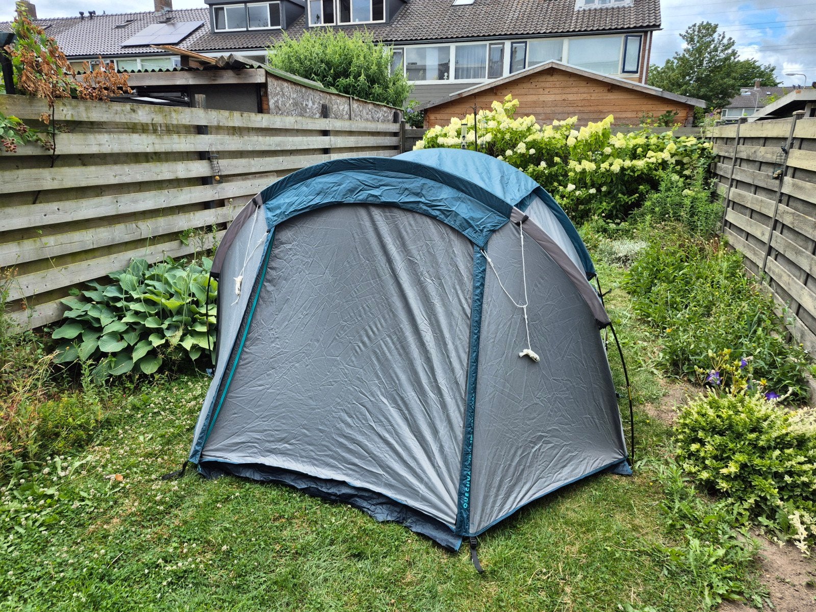 Quechua MH100 XXL tent - 2 keer gebruikt, Ophalen of Verzenden, Zo goed als nieuw, Tot en met 4