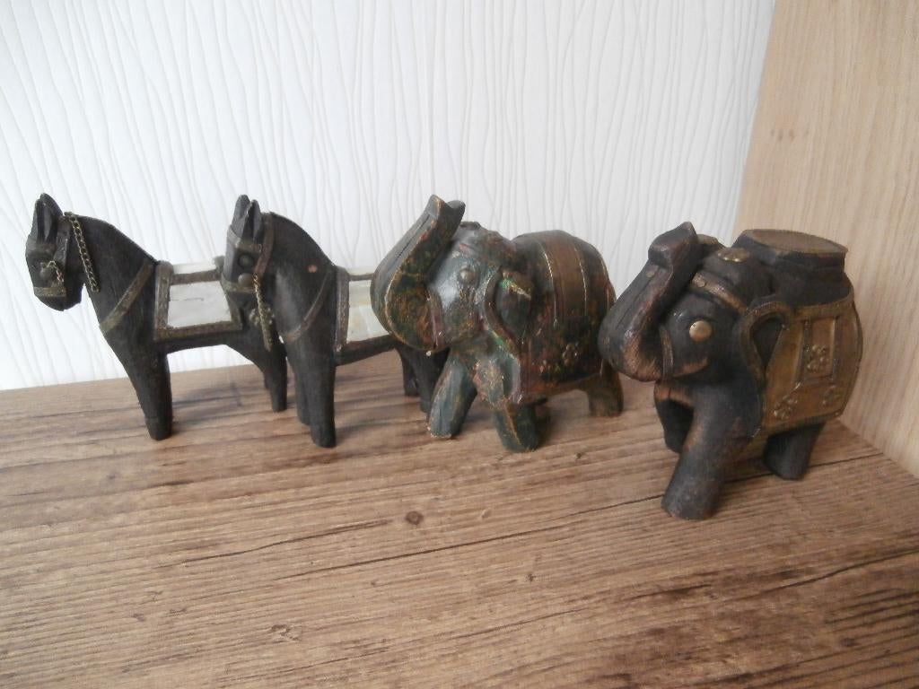 4 Antieke Houten Beeldjes Olifanten en Paarden,, Parelmoer, Verzamelen, Beelden en Beeldjes, Ophalen of Verzenden, Zo goed als nieuw