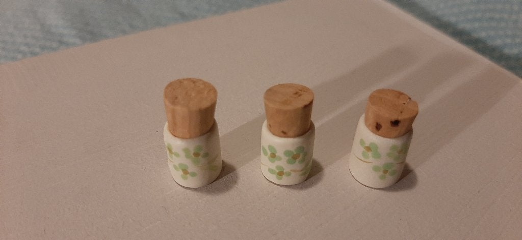 Miniatuur flesjes met kurk - poppenhuis accessoires, Ophalen of Verzenden, Gebruikt, Decoratie