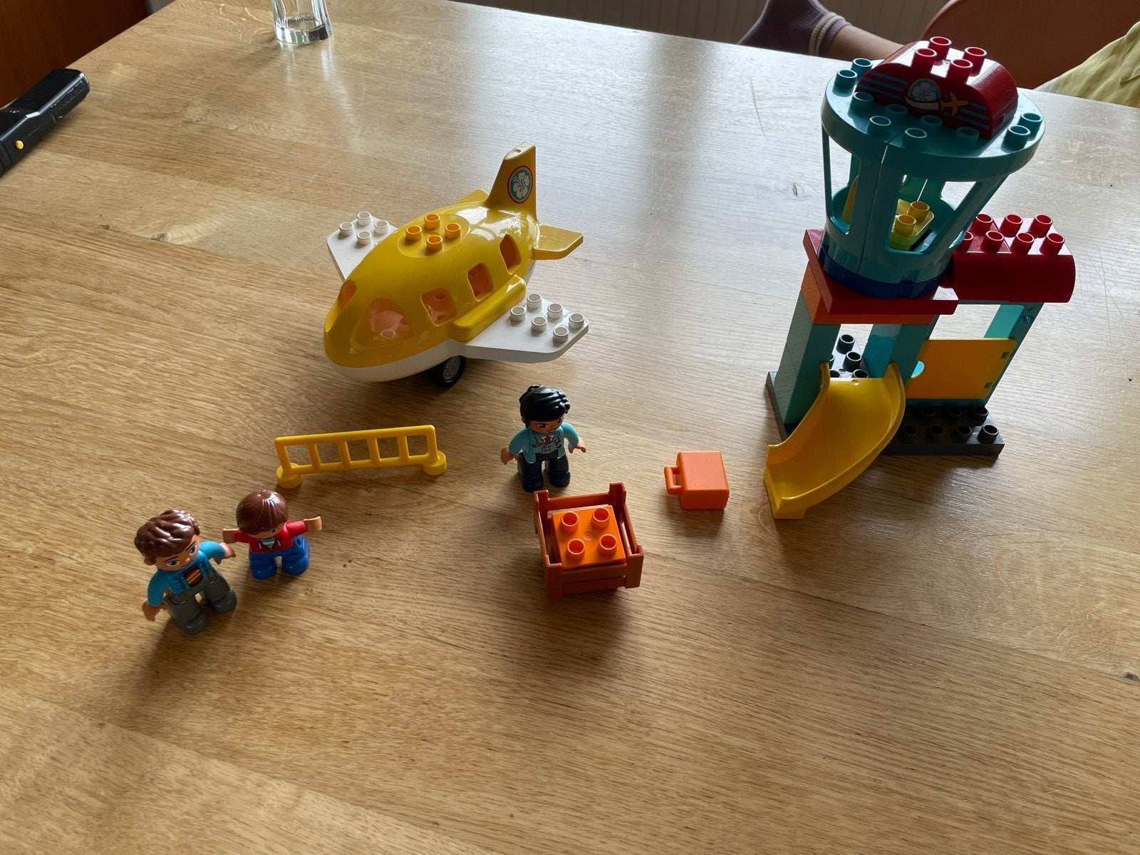 Duplo 10871 Vliegveld compleet met boekje, Ophalen of Verzenden, Zo goed als nieuw, Compleet, Duplo