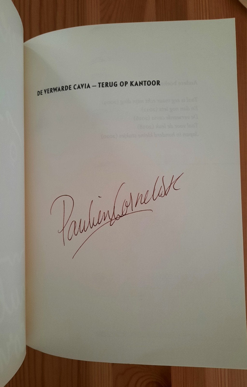 GESIGNEERD! Paulien Cornelisse. De verwarde cavia, terug op, Ophalen, Zo goed als nieuw