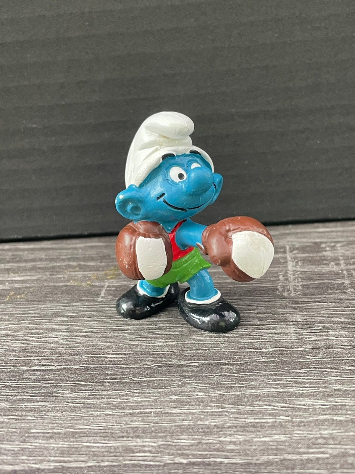 Smurf met bokshandschoenen - Vintage Smurfen figuurtje, Verzamelen, Smurfen, Ophalen of Verzenden, Gebruikt, Overige Smurfen, Poppetje, Figuurtje of Knuffel