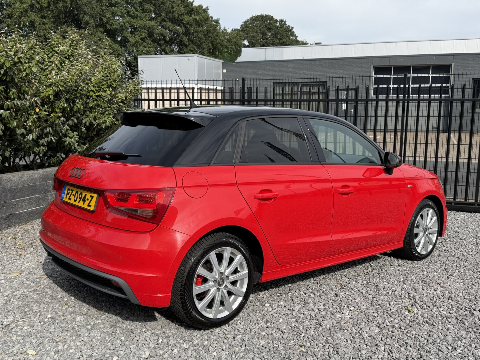 Audi A1 Sportback 1.6 TDI S-Line Xenon|Navi|Media|PDC Rood!, Voorwielaandrijving, Euro 5, Stof, 4 cilinders