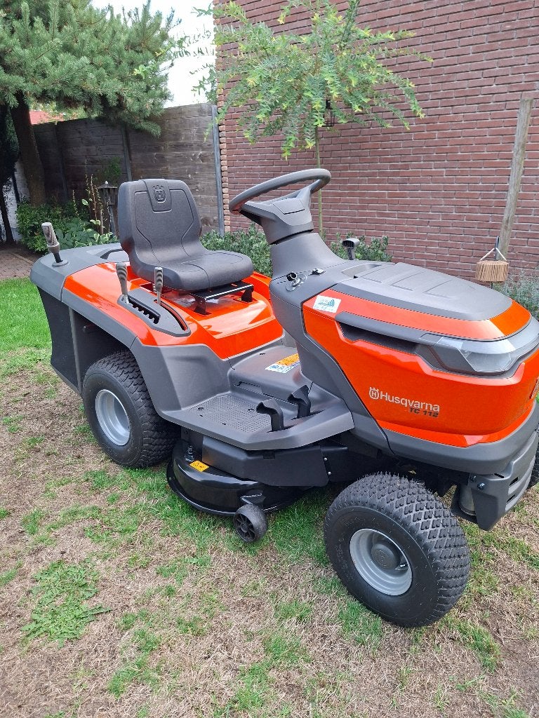Husqvarna TC 112 11,5pk zitmaaier met opvangbak.