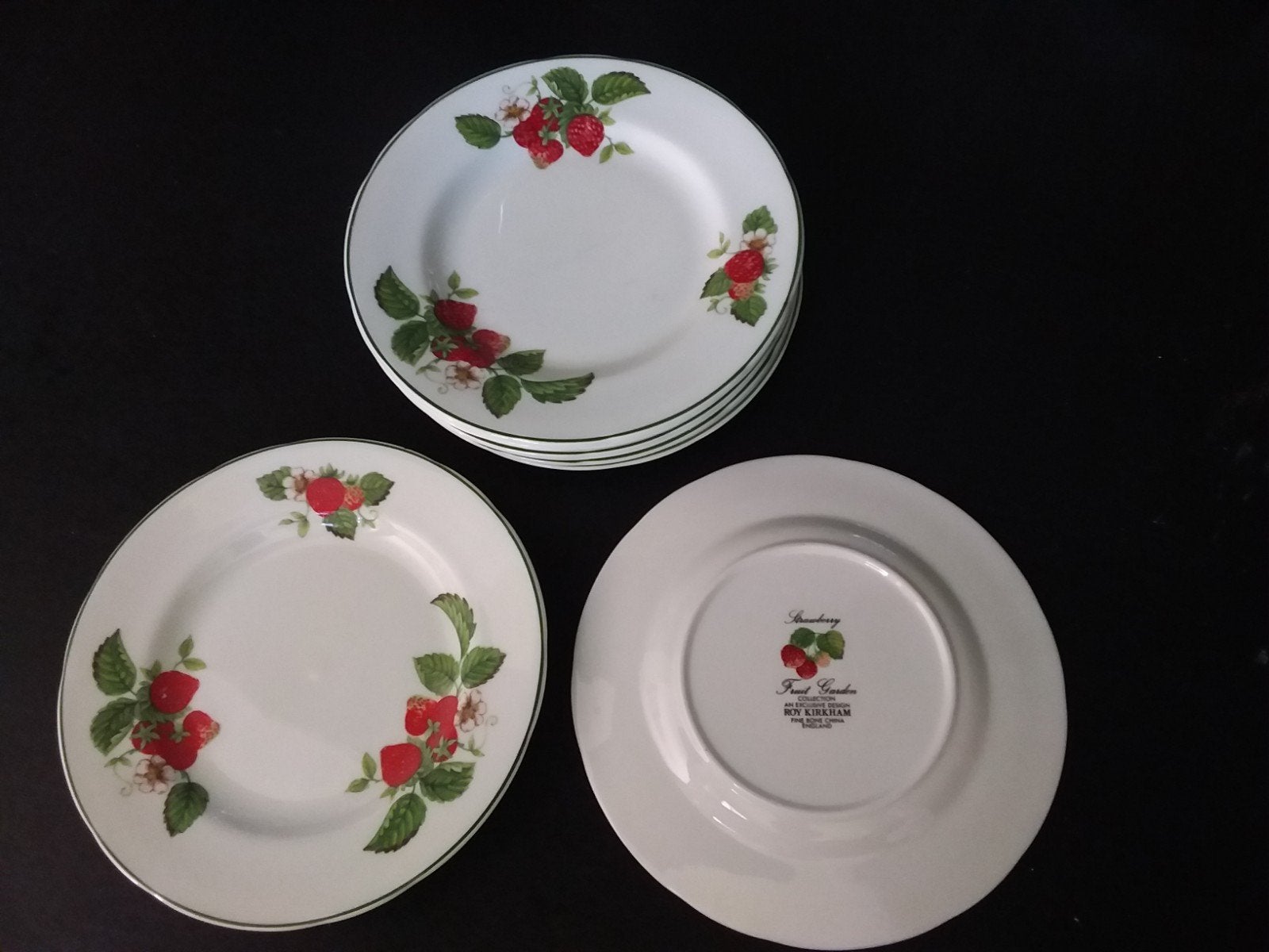 9 gebaksbordjes strawberry fruit garden Roy Kirkham, Ophalen of Verzenden, Porselein, Overige stijlen, Bord(en)
