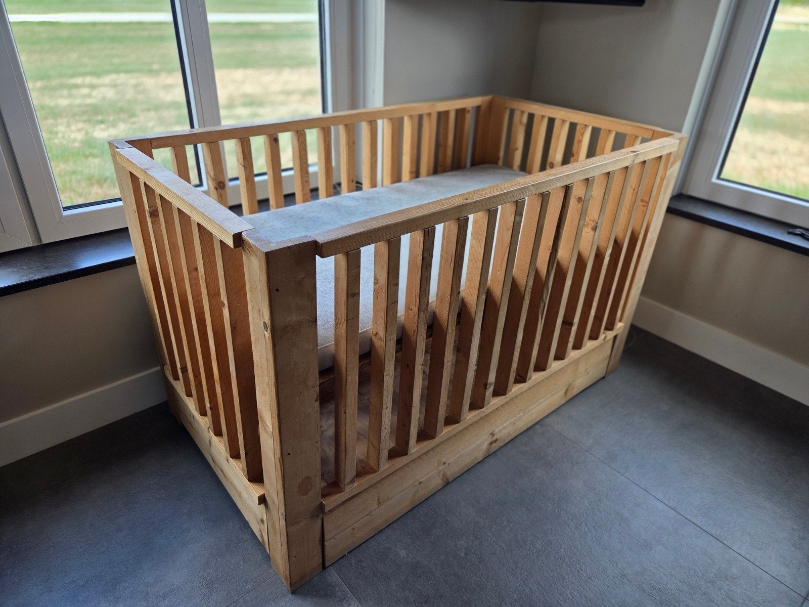 Houten (tweeling) box, Kinderen en Baby's, Boxen, Ophalen, Zo goed als nieuw, Lade