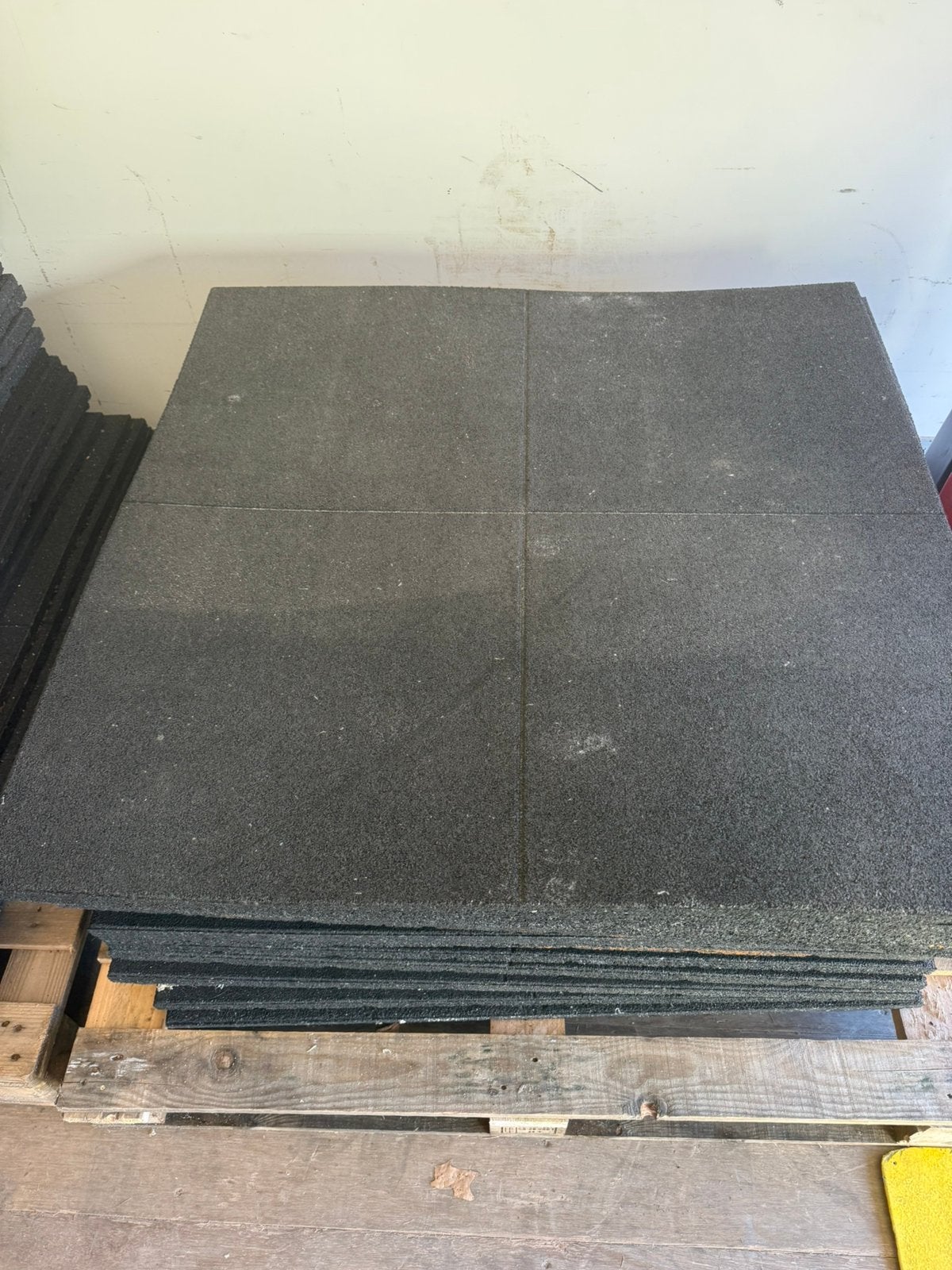 Rubber tegels25m2  1x1meter 2 cm dik, Ophalen, Zo goed als nieuw, Fitnessmat
