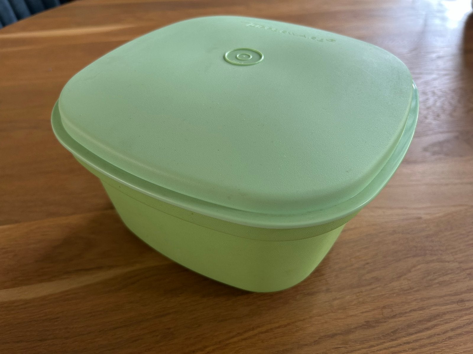 Tupperware uitlek/bewaarbak - Groen, Huis en Inrichting, Bewaardoos, Ophalen of Verzenden, Zo goed als nieuw, Met deksel