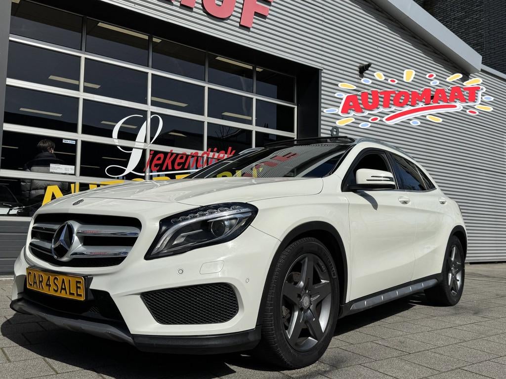 Mercedes-Benz GLA-klasse 200 AMG - Automaat I Panorama dak I, Gebruikt, 4 cilinders, 715 kg, Wit
