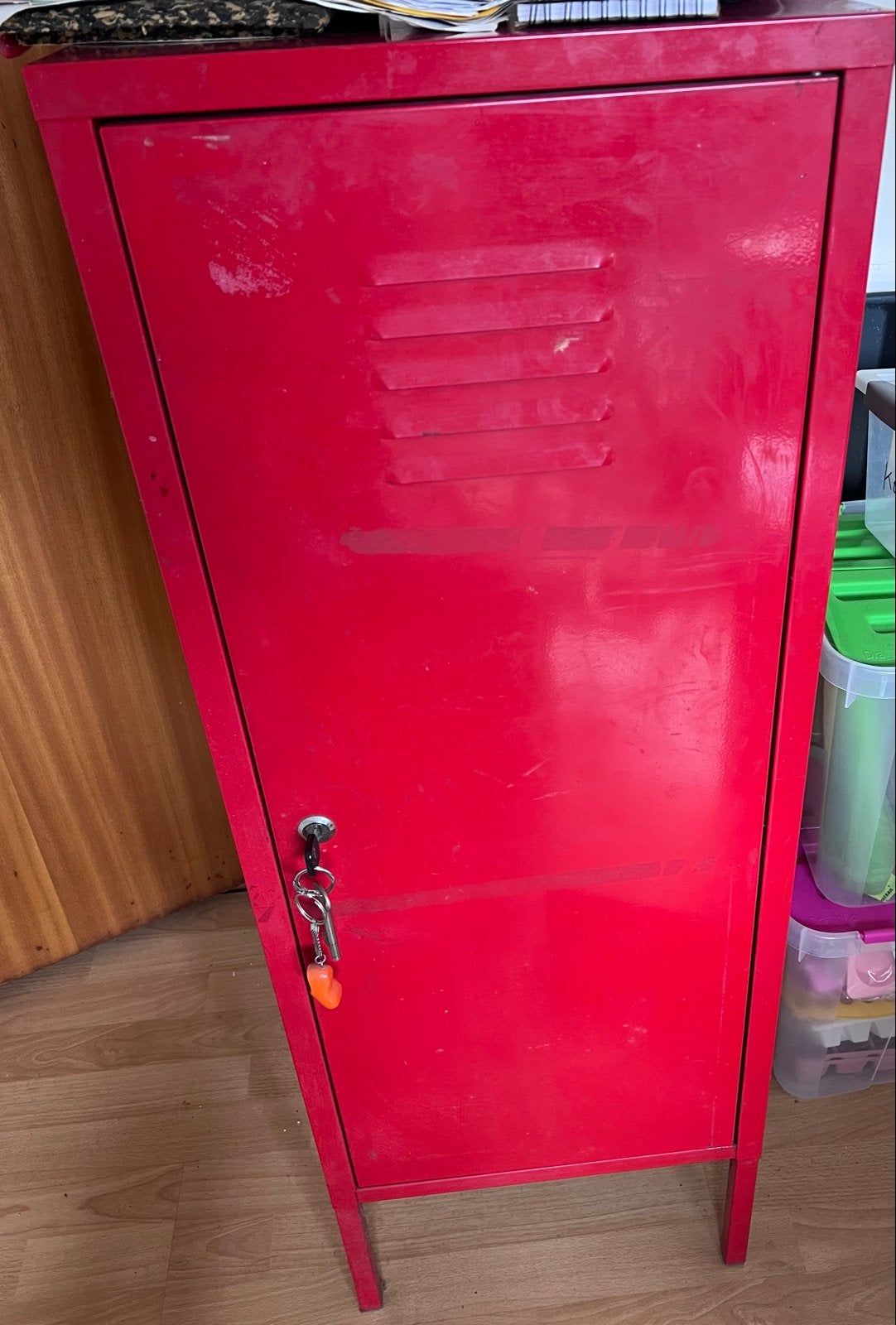 Rode metalen locker met sleutel, Ophalen, Gebruikt