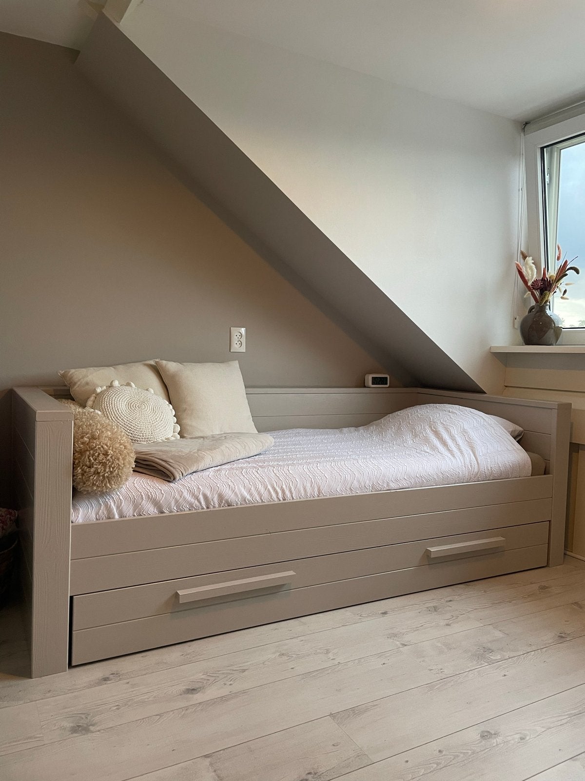 Te leuk,. WOOOD Bedbank Dennis + bedlade + 2 matrassen Taupe, Ophalen, Eenpersoons, Beige, Hout