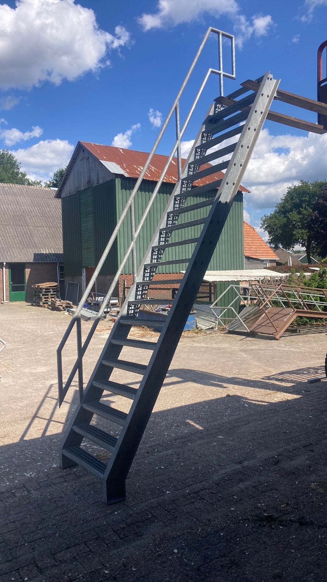 Stalen trap, Doe-het-zelf en Verbouw, Ladders en Trappen, Ophalen, Zo goed als nieuw, 2 tot 4 meter