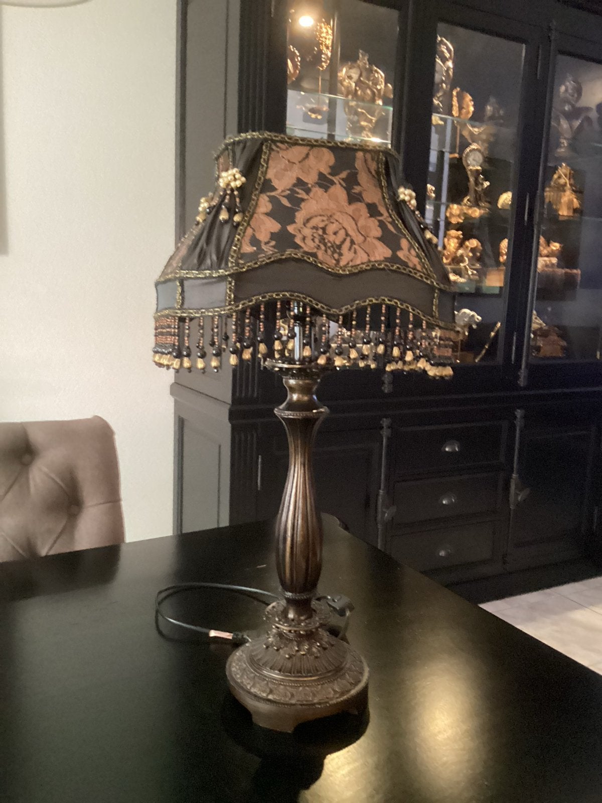 Vintage Tafellamp met Sierlijke Kap - 63cm Hoog, Ophalen, Gebruikt, Vintage, Meerkleurig