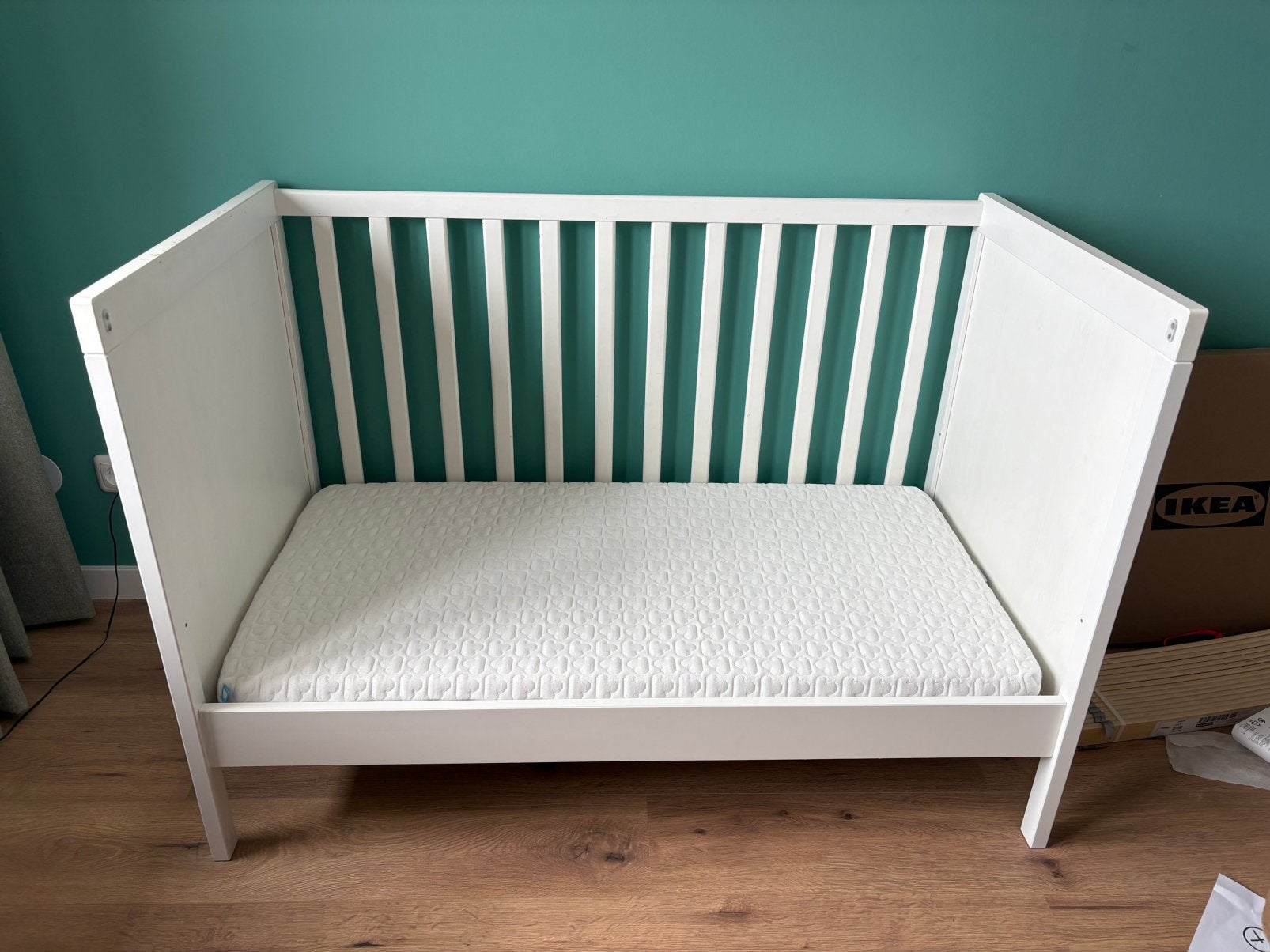 Ikea Sunvic ledikant met aerosleep matras, Kinderen en Baby's, Kinderkamer | Bedden, Ophalen, 85 tot 100 cm, Zo goed als nieuw