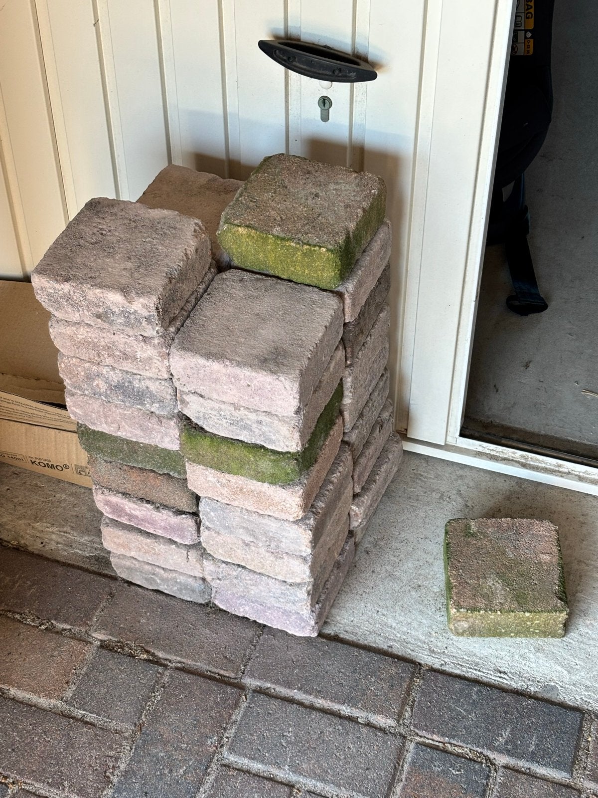 GRATIS. Gebruikte terrastegels, ca 40 stuks, 15x15, beton, Tuin en Terras, Ophalen, Gebruikt, Minder dan 5 m², Beton