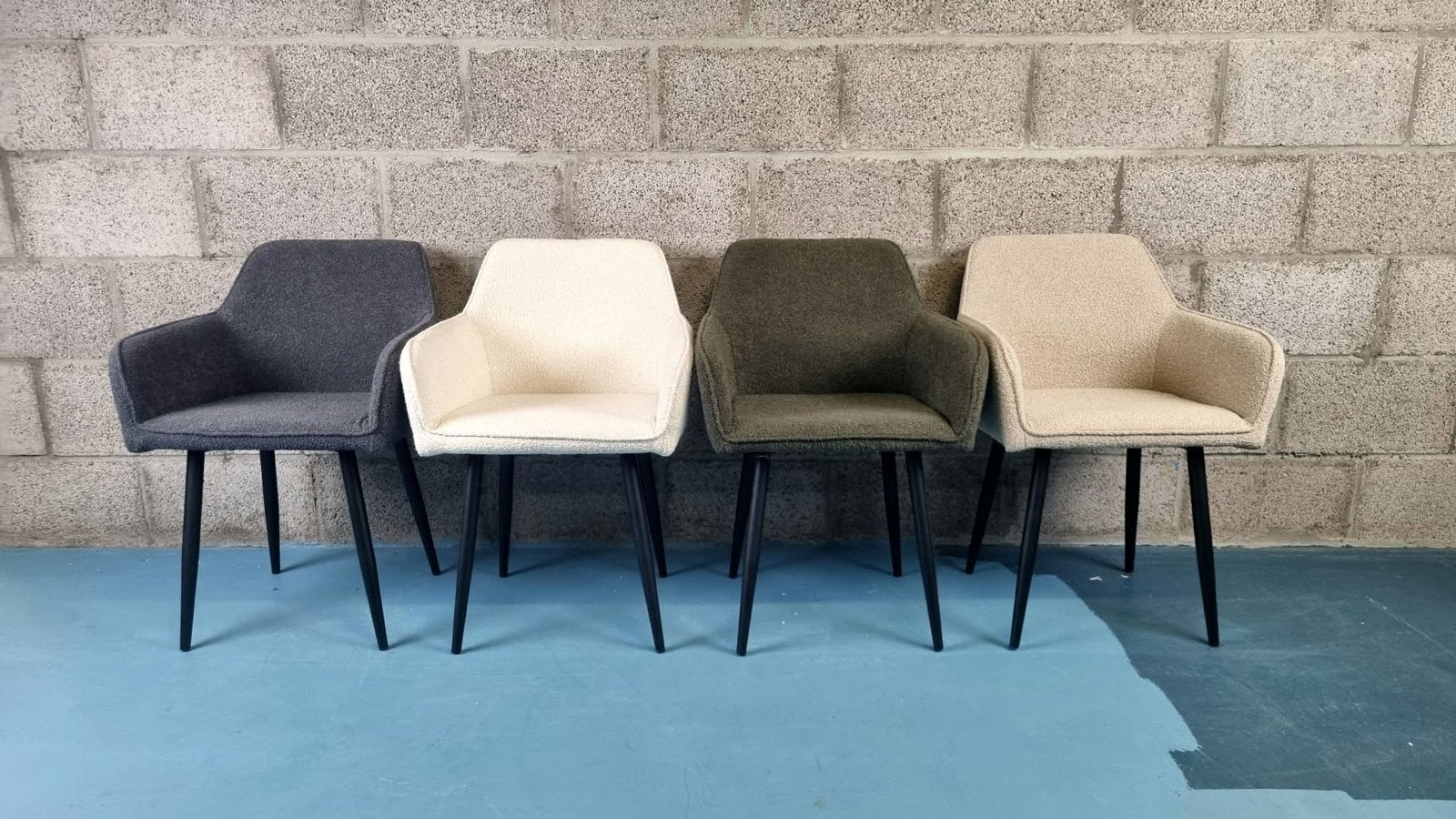 Nieuwe Bouclé Eetkamerstoelen - 4 Stuks - Afhalen Amsterdam, Overige kleuren, Nieuw, Ophalen of Verzenden, Vier