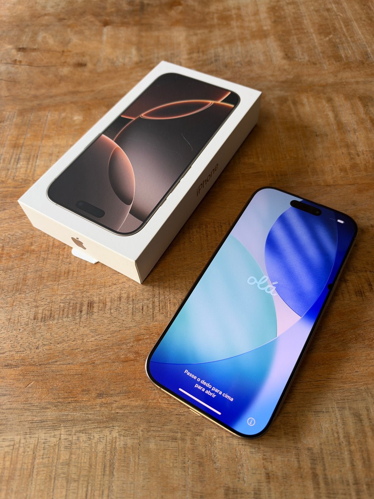 Foto 4 van Iphone 16 Pro 256 GB Desser Titanium