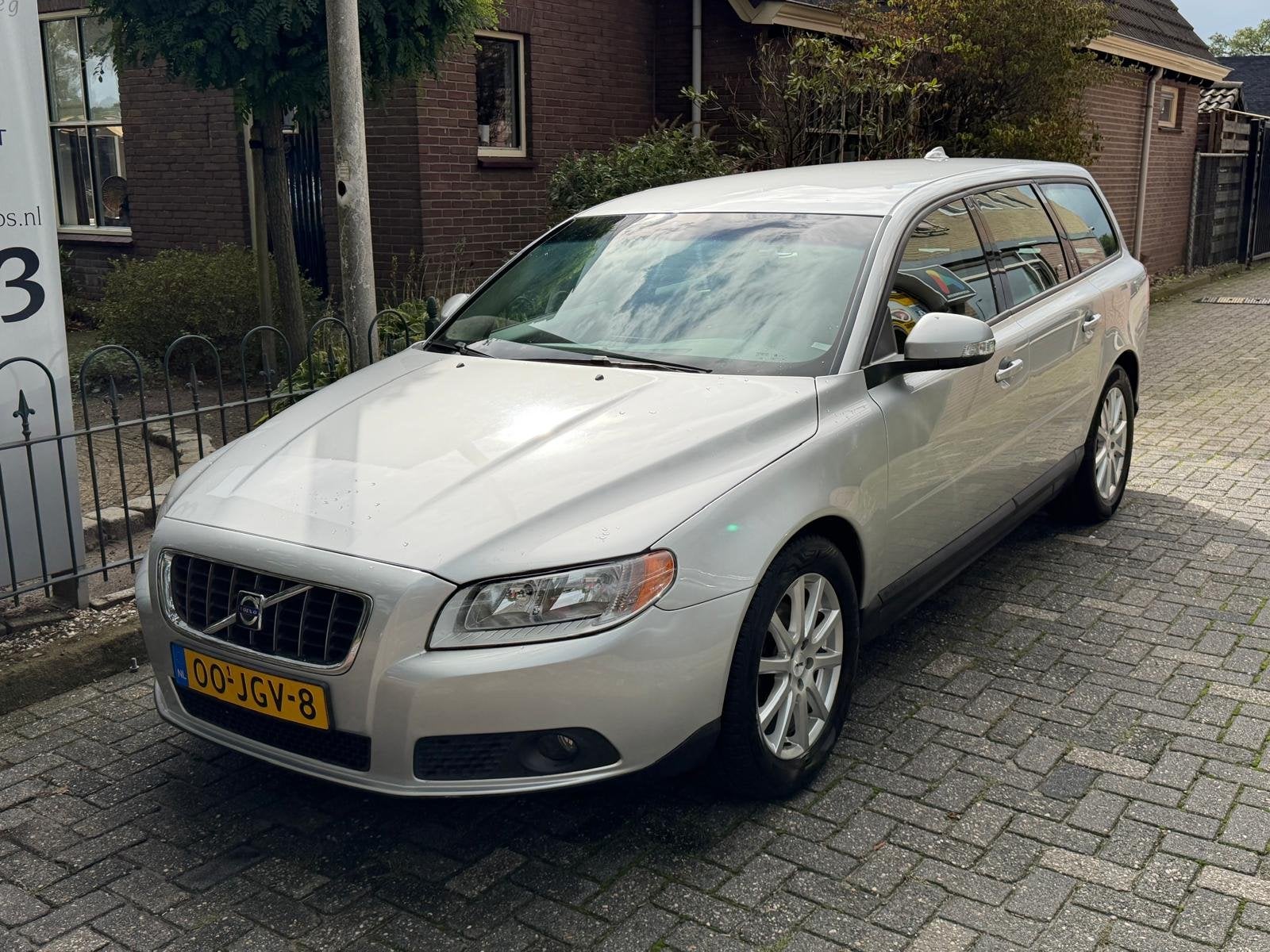 Volvo V70 2.4D Limited Edition (bj 2009, automaat), Auto's, Volvo, Dealer onderhouden, Zwart, Met garantie (alle), Leder en Stof